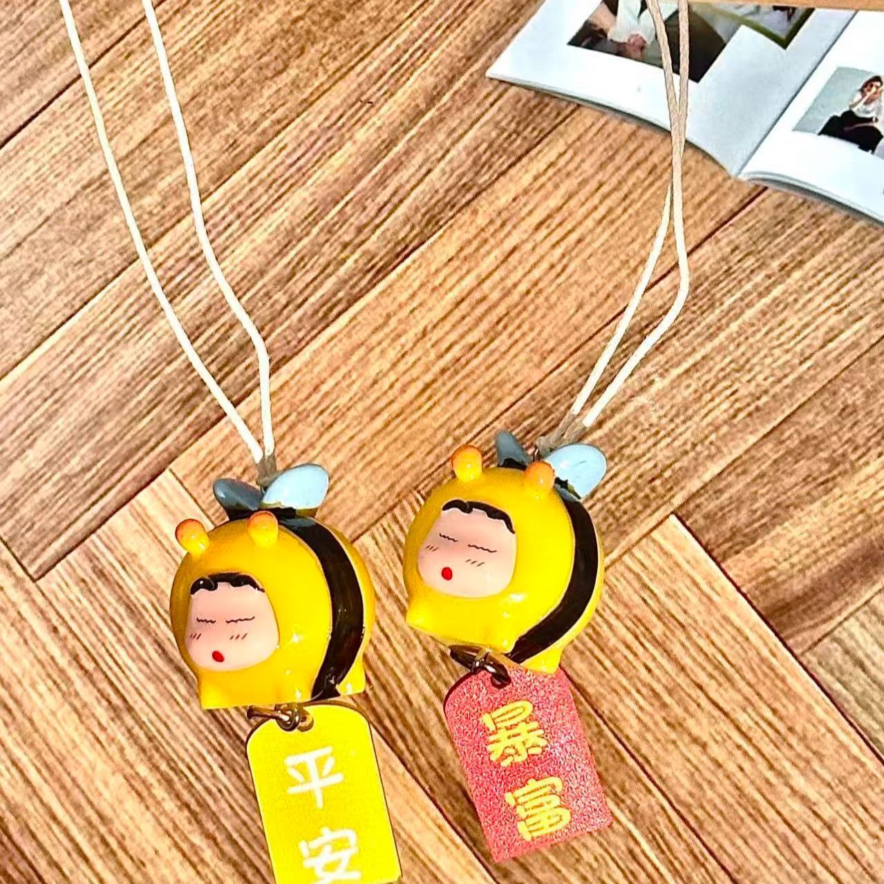 Crayon Shin-chan Bee Cosplay F - огляд і ціна Car Mirror