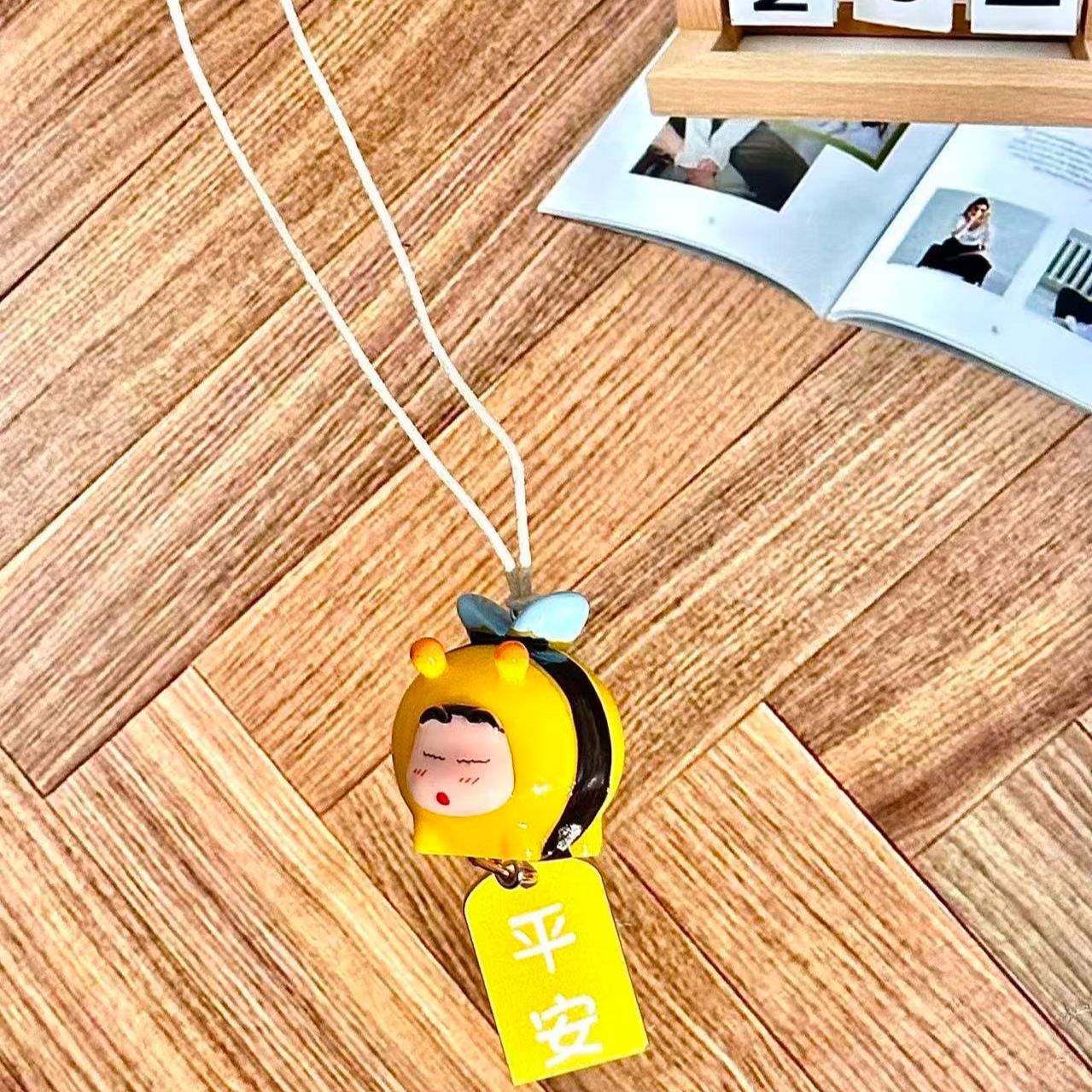 Crayon Shin-chan Bee Cosplay F - огляд і ціна Car Mirror